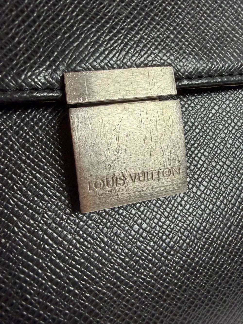 Louis Vuitton Taiga Porte-Documents Angara Briefcase